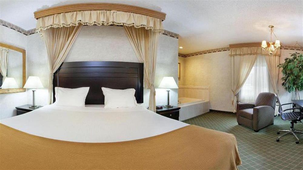 Holiday Inn Express & Suites Chicago-Libertyville By Ihg Dış mekan fotoğraf