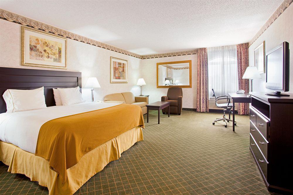Holiday Inn Express & Suites Chicago-Libertyville By Ihg Dış mekan fotoğraf